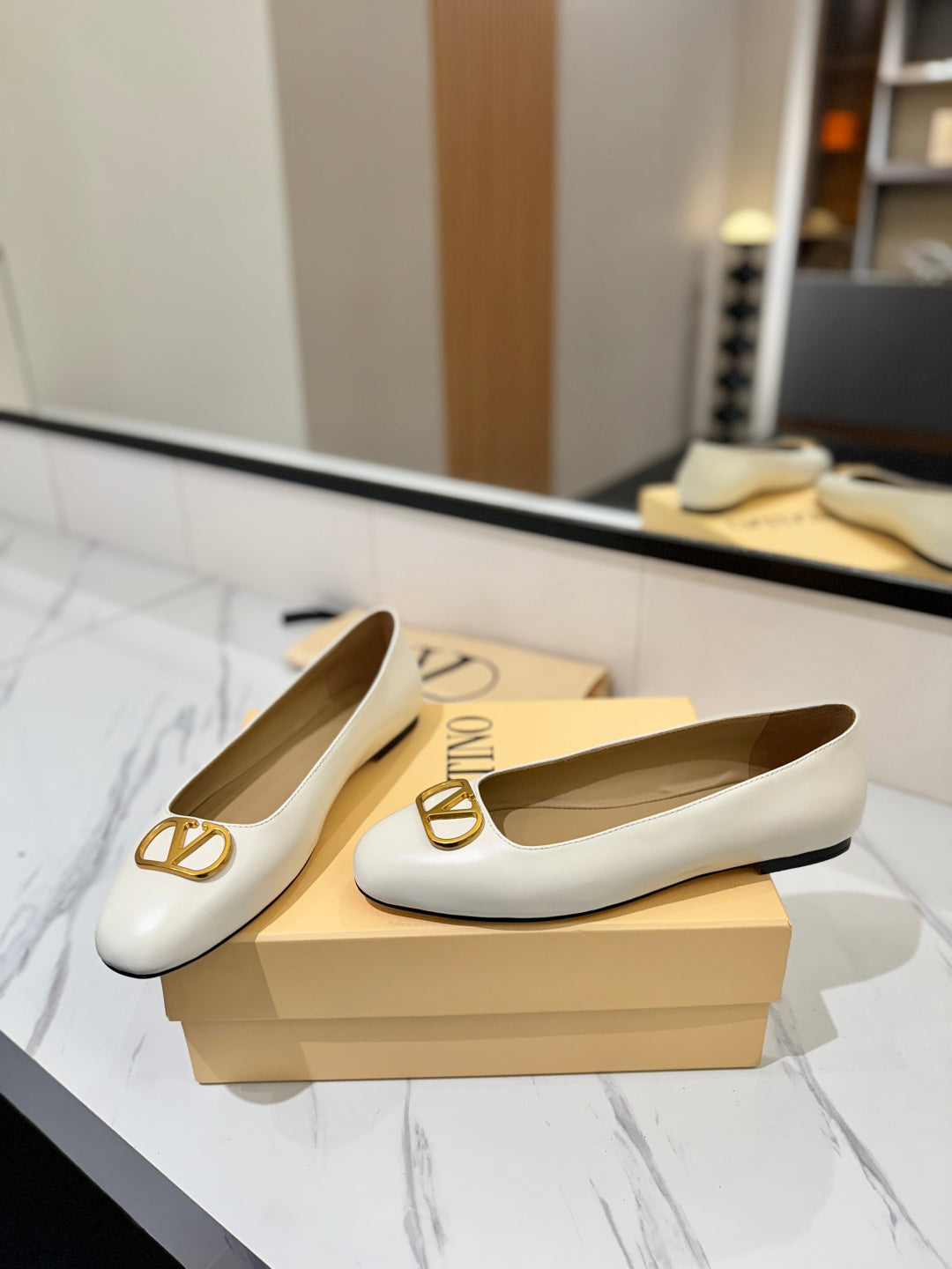 Valentino VLogo Flats