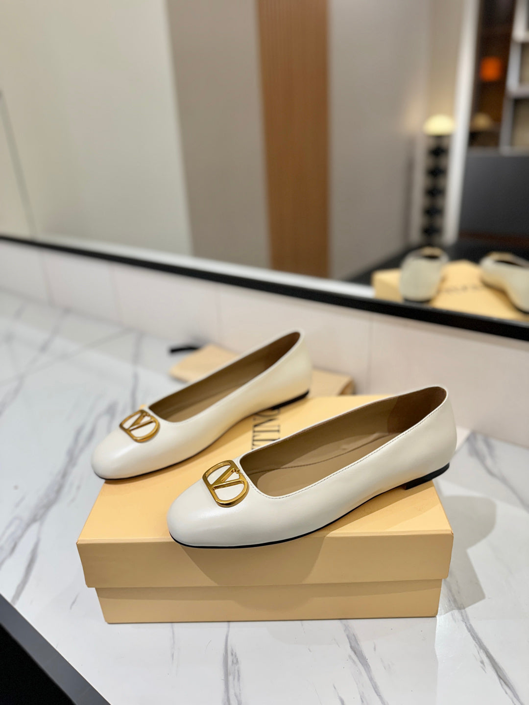 Valentino VLogo Flats