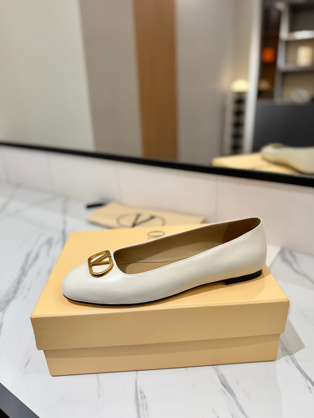 Valentino VLogo Flats