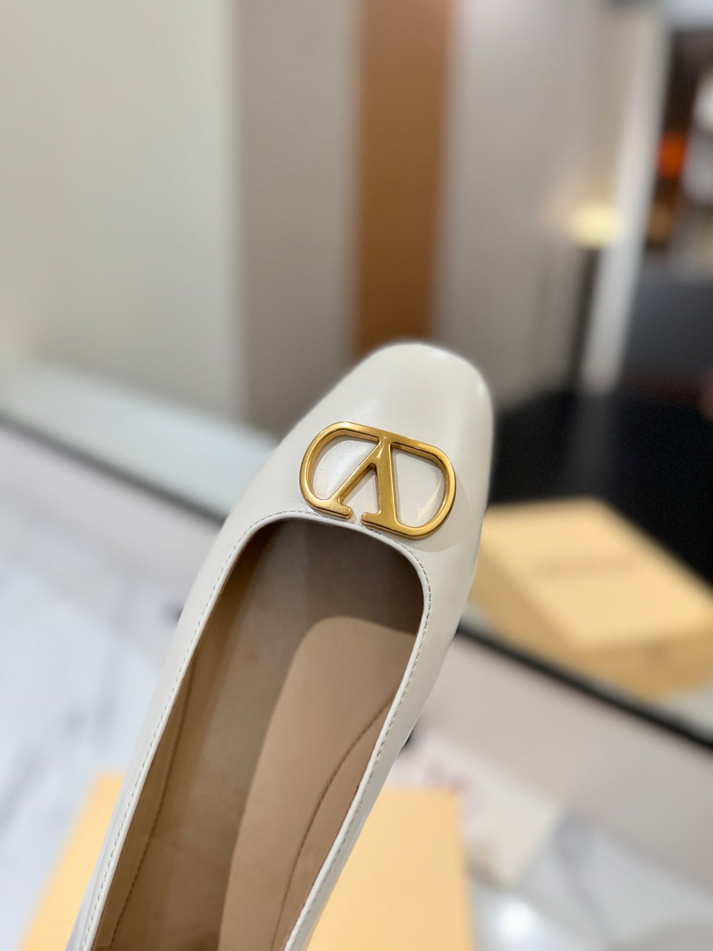 Valentino VLogo Flats