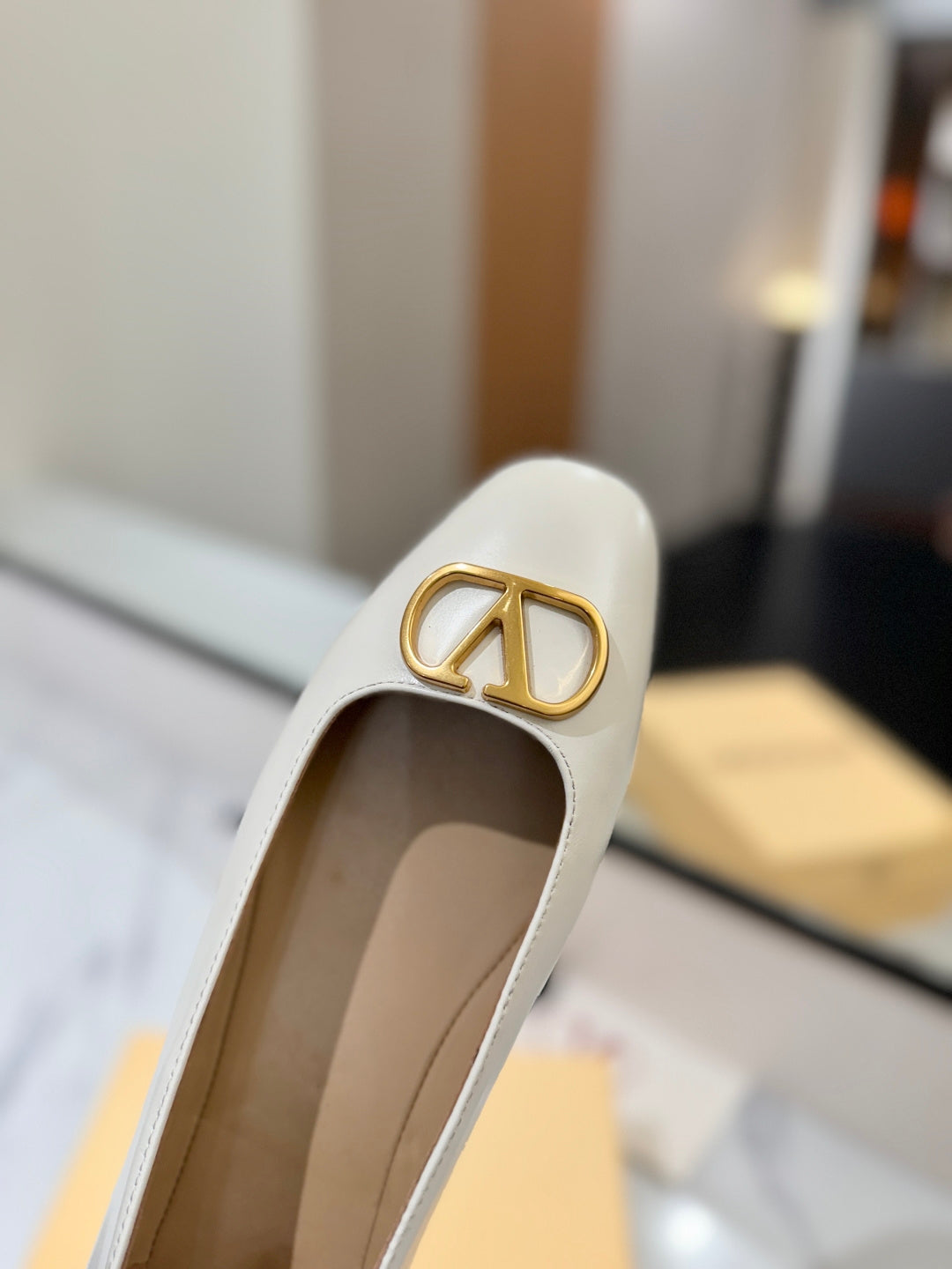 Valentino VLogo Flats