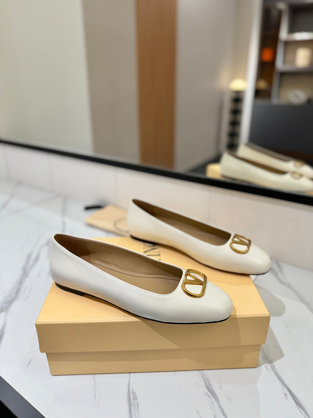 Valentino VLogo Flats