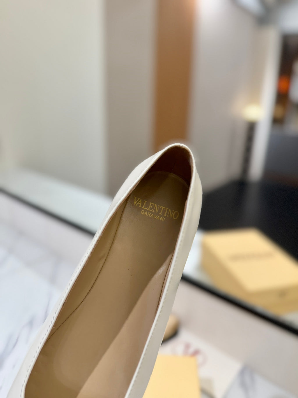 Valentino VLogo Flats