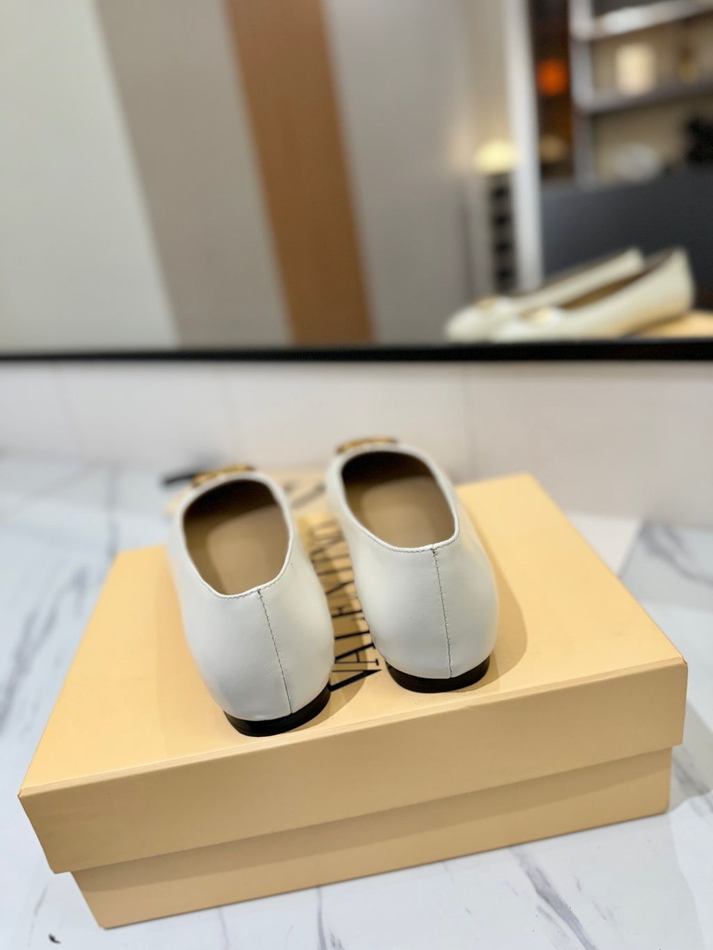 Valentino VLogo Flats