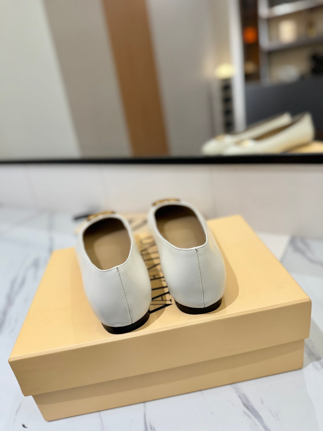 Valentino VLogo Flats