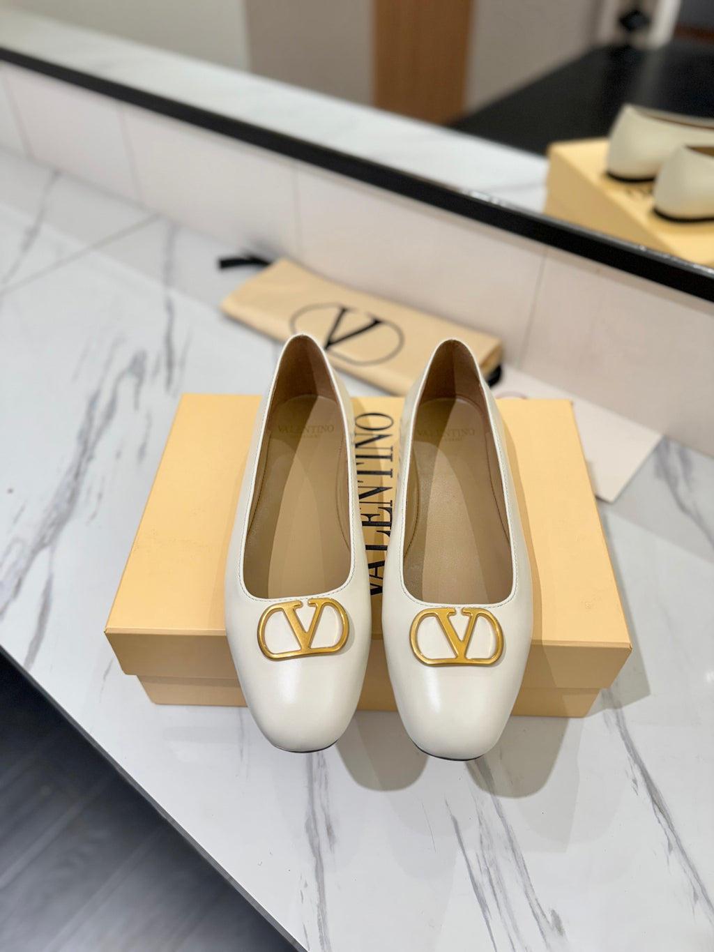Valentino VLogo Flats